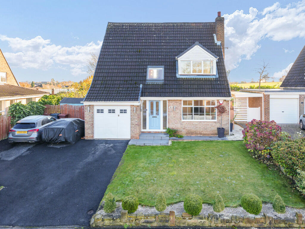 3 bedroom detached house for sale in Manor Close, Notton, Wakefield