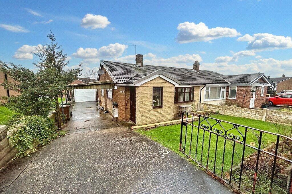 2 bedroom bungalow for sale in Meadowfields Road, Crofton, Wakefield