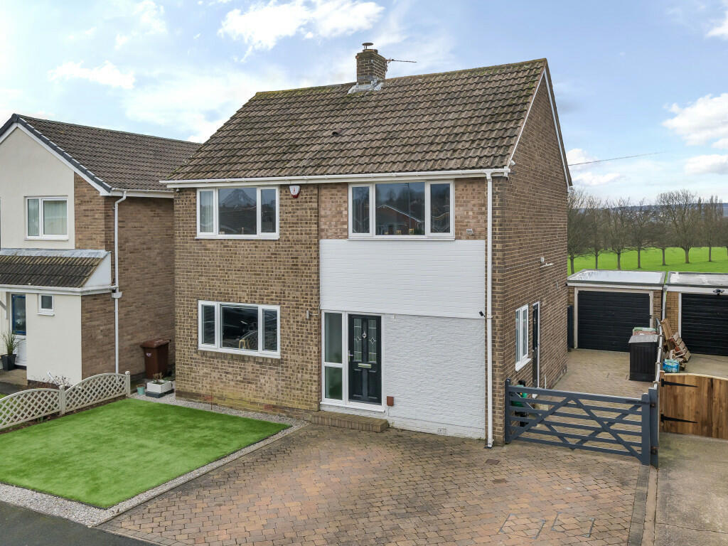 4 bedroom detached house for sale in Cumbrian Way, Wakefield, West