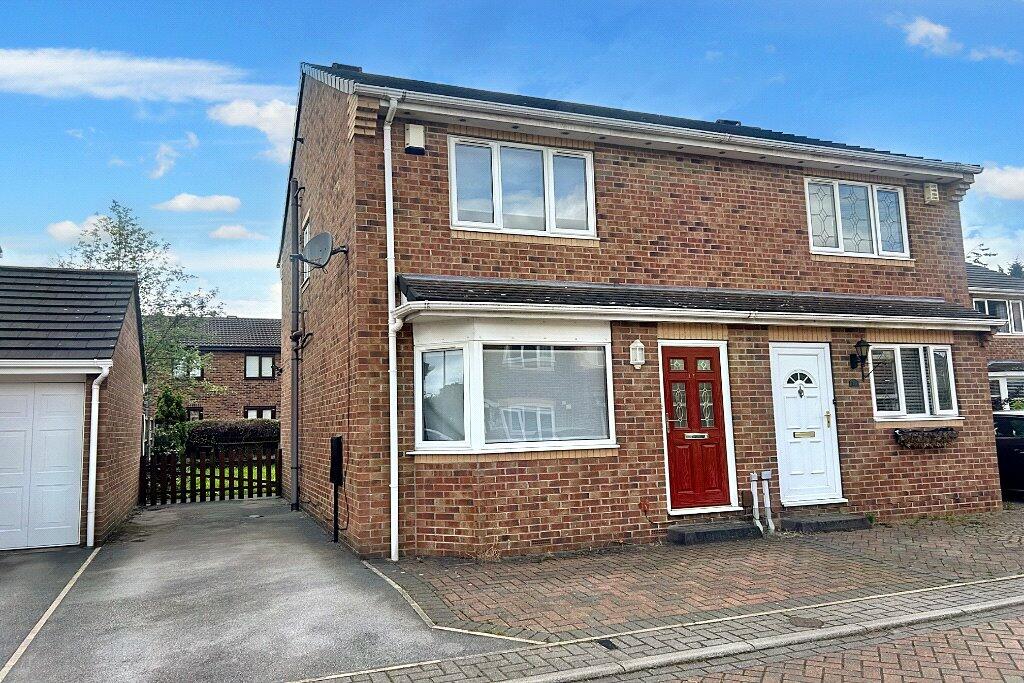 3 bedroom semidetached house for sale in Saville Park, Ossett, West Yorkshire, WF5