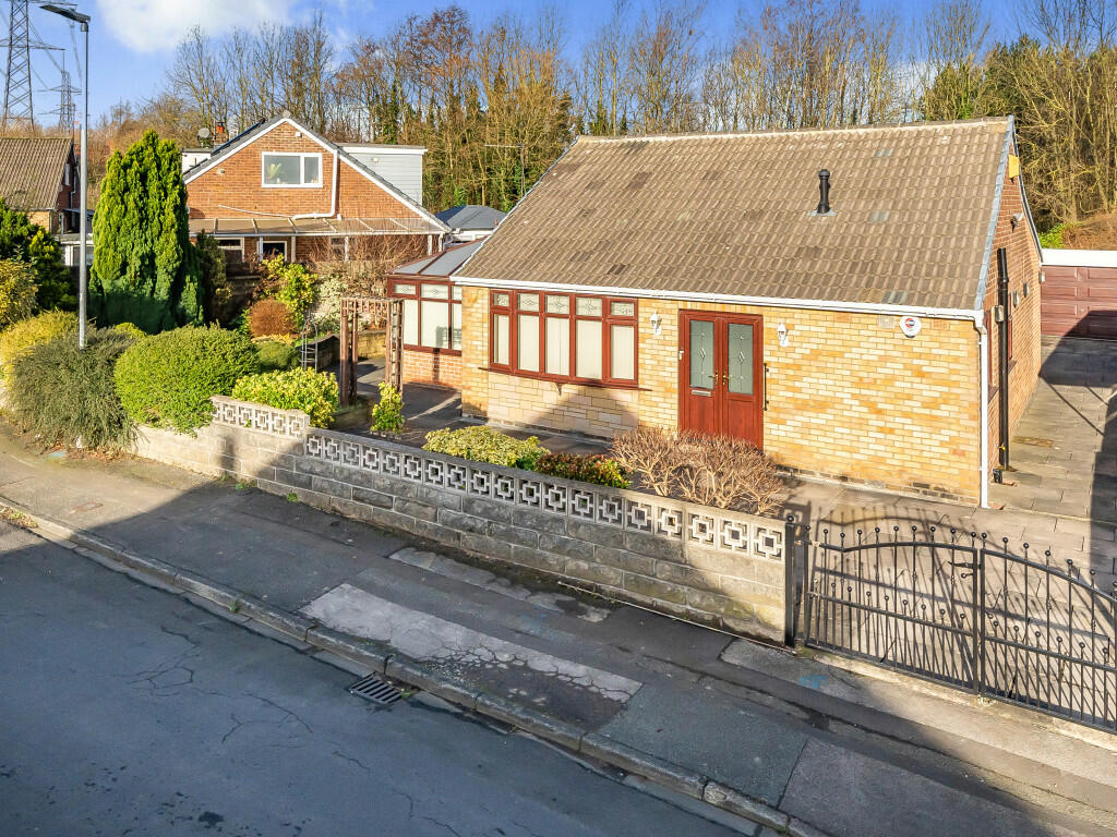 3 bedroom bungalow for sale in Lingwell Gate Crescent, Wakefield, West