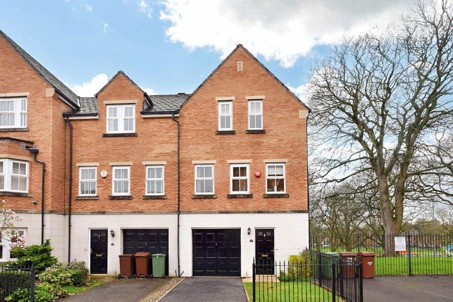 3 bedroom terraced house for sale in Pinders Square, Wakefield, West