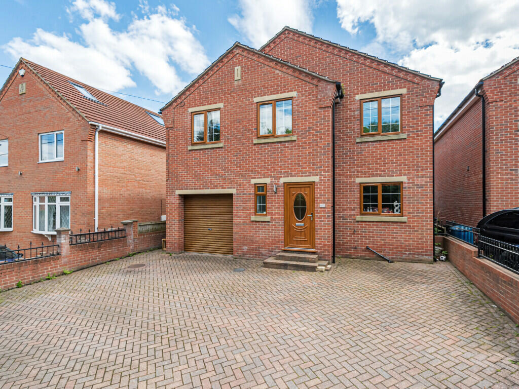 4 bedroom detached house for sale in Denby Dale Road, Calder Grove