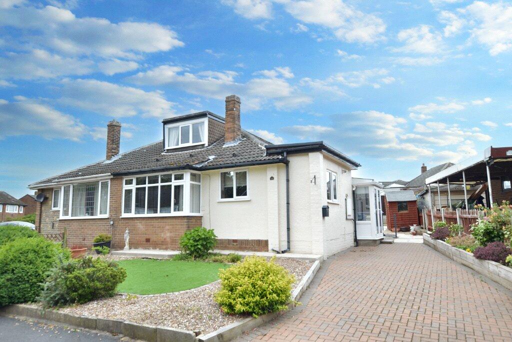 3 bedroom bungalow for sale in Hall Park Avenue, Crofton, Wakefield