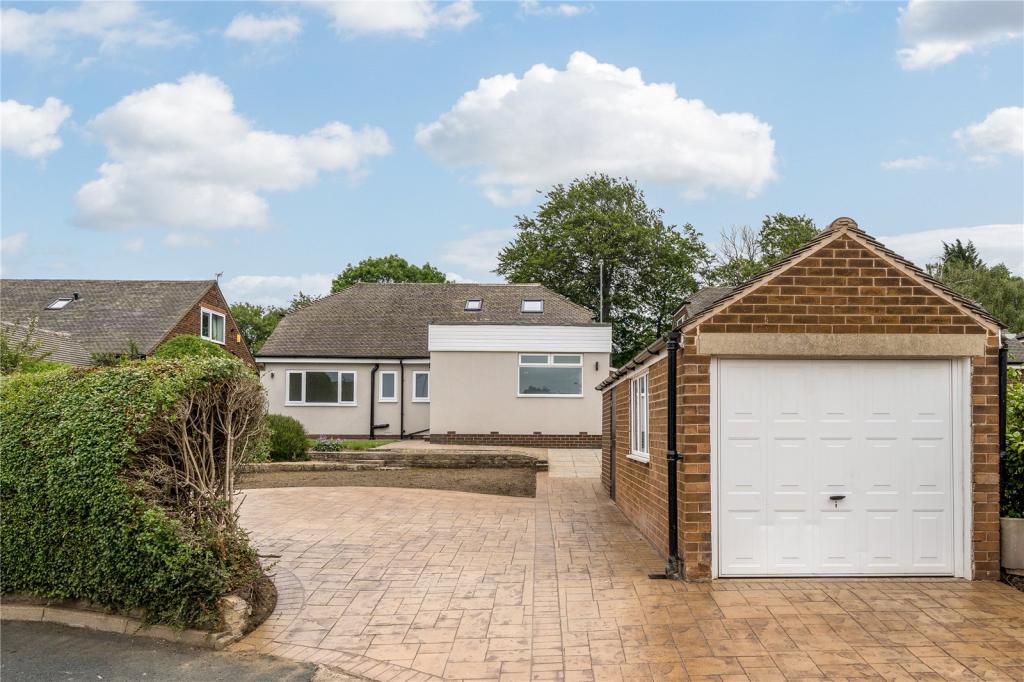 4 bedroom detached house for sale in Barnsley Road, Wakefield, WF2