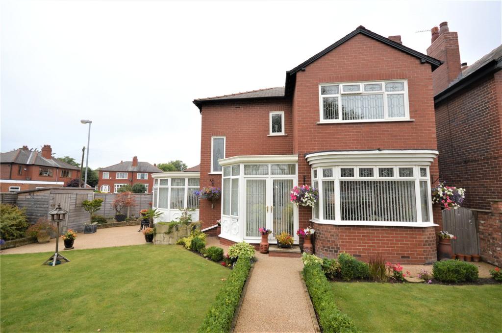 3 bedroom detached house for sale in Horbury Road, Wakefield, West