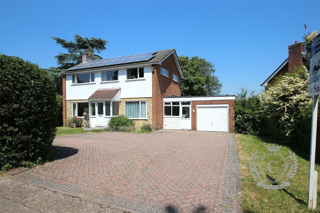 4 bedroom detached house for sale in Kiln Road, Fareham, Hampshire, PO16