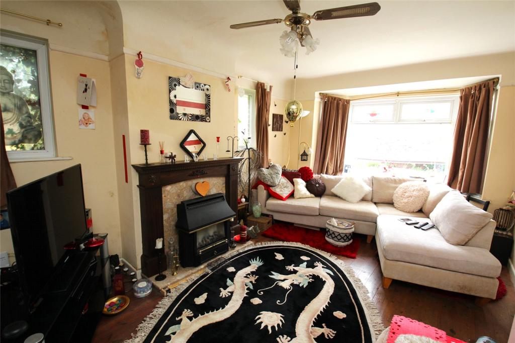 2 bedroom bungalow for sale in Southmead Road, Fareham, Hampshire, PO15