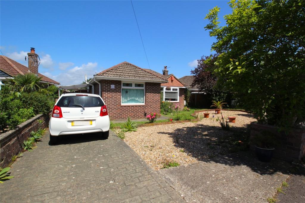 2 bedroom bungalow for sale in Southmead Road, Fareham, Hampshire, PO15