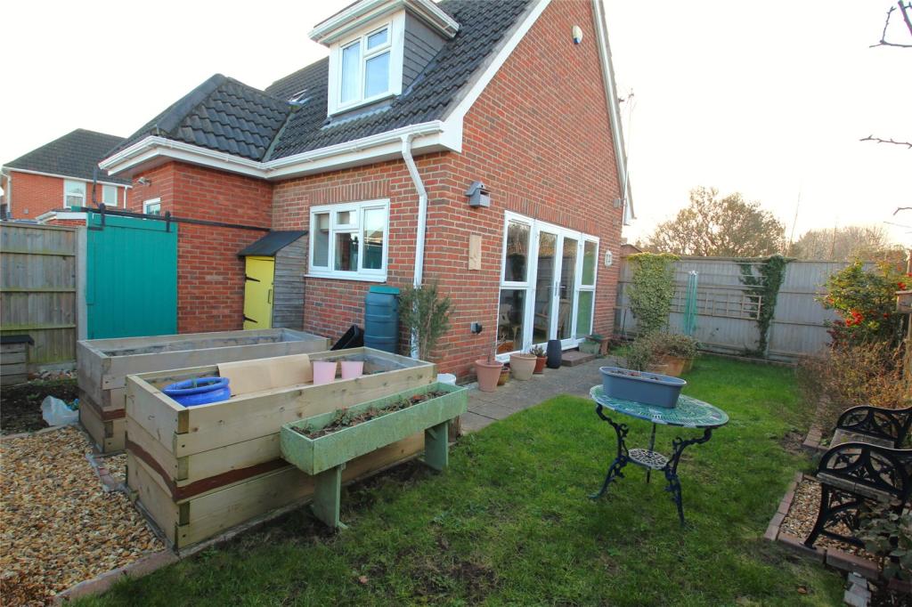 2 bedroom detached house for sale in Lower Quay Road, Fareham, Hampshire, PO16