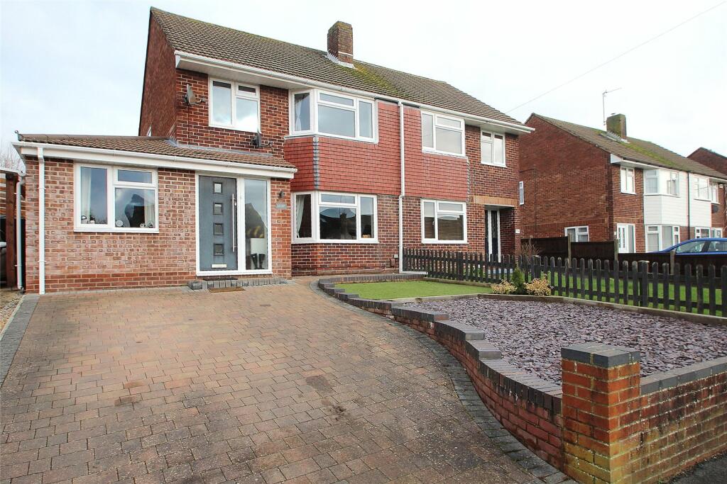 4 bedroom semidetached house for sale in Denbigh Drive, Fareham
