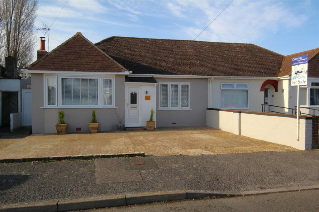 2 bedroom bungalow for sale in Holmefield Avenue, Fareham, Hampshire, PO14