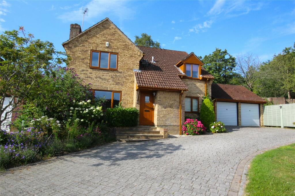 4 bedroom detached house for sale in Swallow Wood, Fareham, Hampshire, PO16