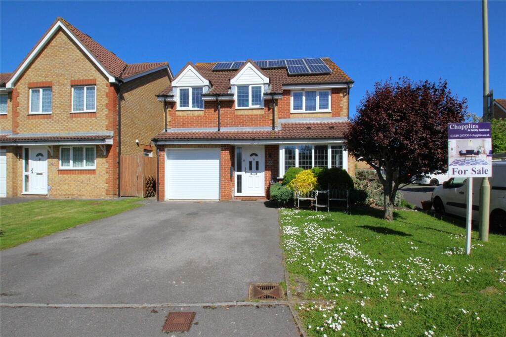 4 bedroom detached house for sale in Mainsail Drive, Fareham, Hampshire