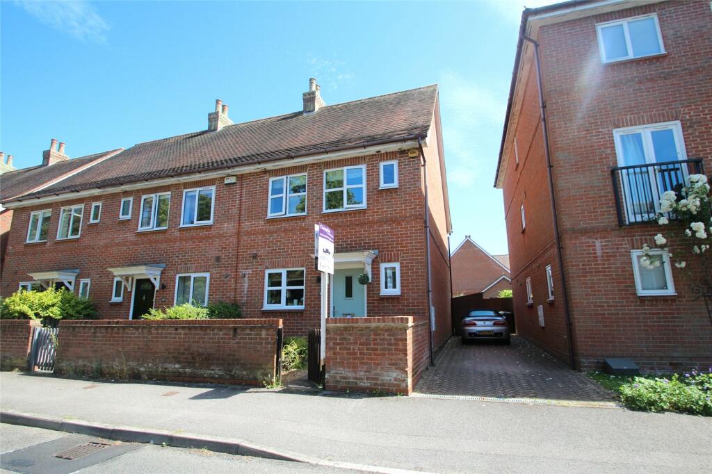 3 bedroom end of terrace house for sale in Knowle Avenue, Knowle