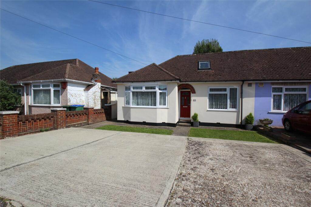2 bedroom bungalow for sale in Holmefield Avenue, Fareham, Hampshire, PO14