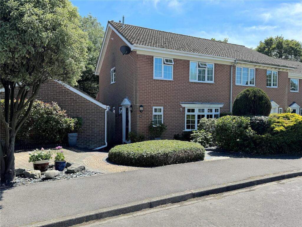 4 bedroom end of terrace house for sale in Templemere, Fareham