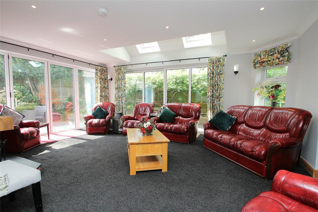 Main image of property: Blackbrook Park Avenue, Fareham, Hampshire, PO15