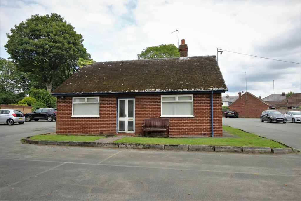 3 bedroom detached bungalow for sale in Highfield Road, Widnes, Widnes, WA8