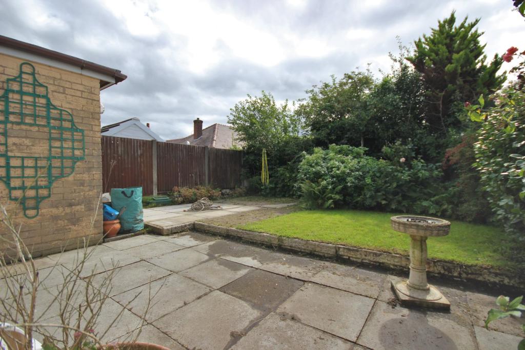 3 bedroom semidetached house for sale in Radnor Drive, Widnes, WA8