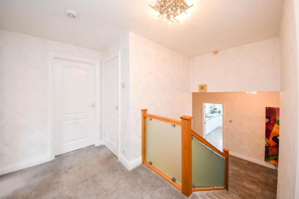 4 bedroom detached house for sale in Lostock Junction Lane, Lostock