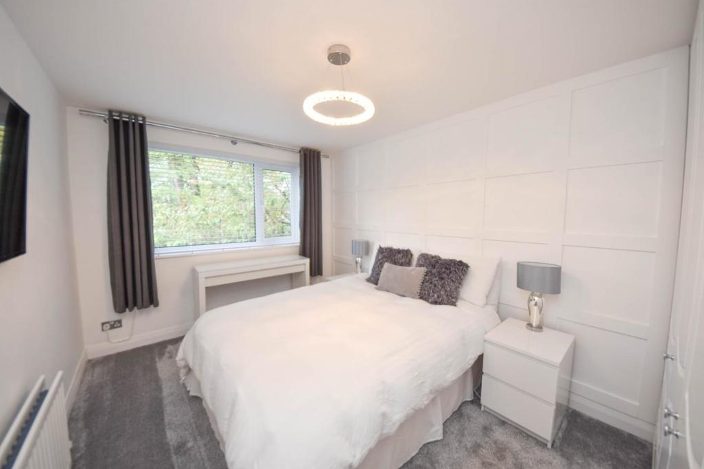 4 bedroom detached house for sale in Lostock Junction Lane, Lostock