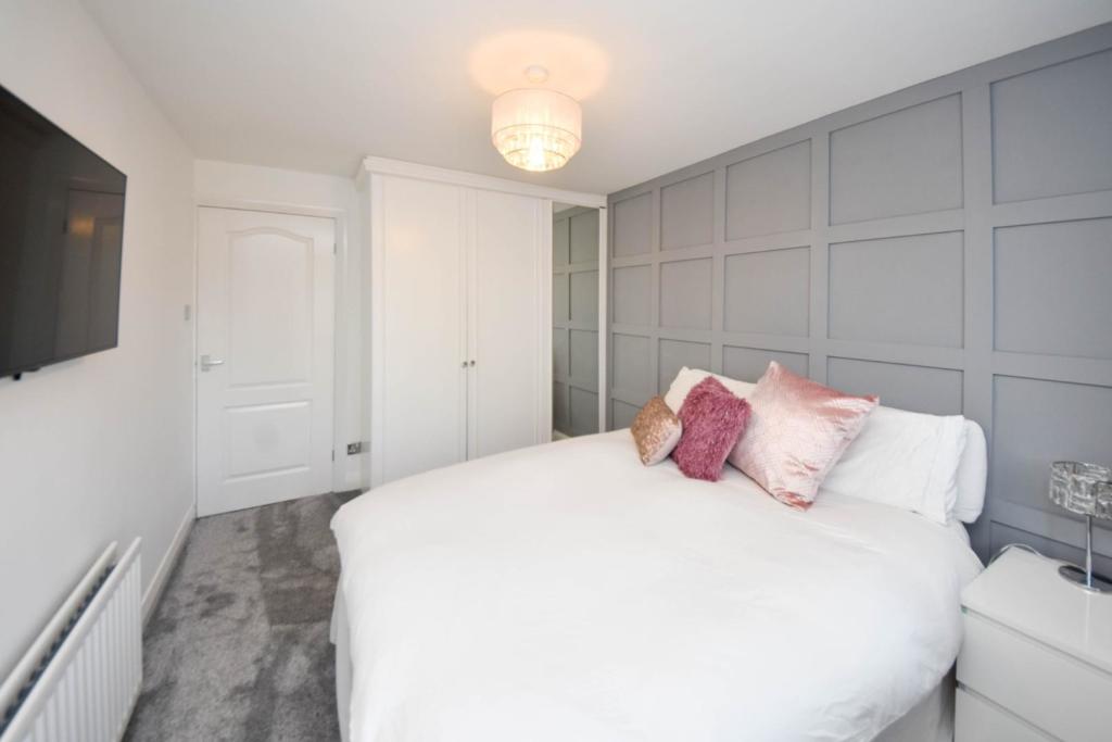 4 bedroom detached house for sale in Lostock Junction Lane, Lostock