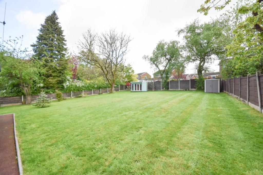 4 bedroom detached house for sale in Lostock Junction Lane, Lostock
