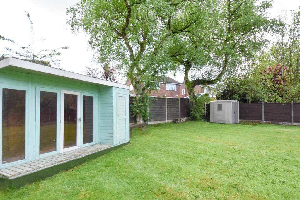 4 bedroom detached house for sale in Lostock Junction Lane, Lostock