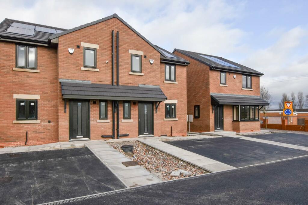 3 bedroom semidetached house for sale in Orrell Hall Close, Orrell