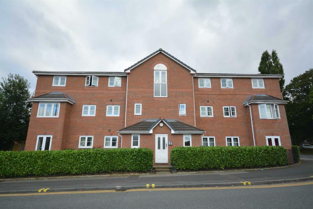 2 bedroom apartment for sale in Walthew House Lane, Kitt Green, Wigan