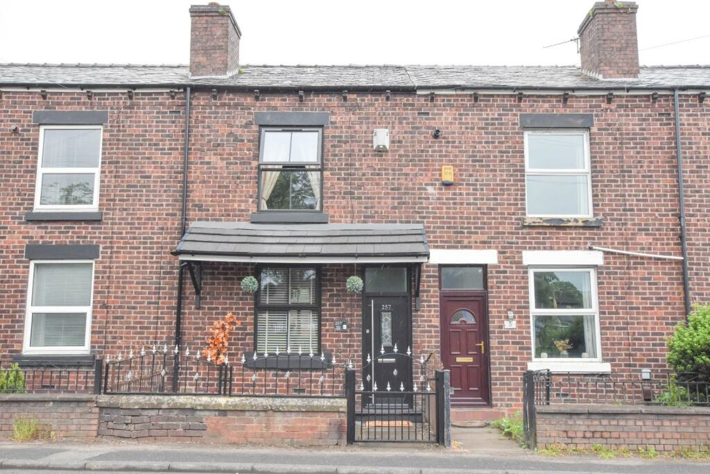 3 bedroom terraced house for sale in Wigan Lower Road, Standish Lower