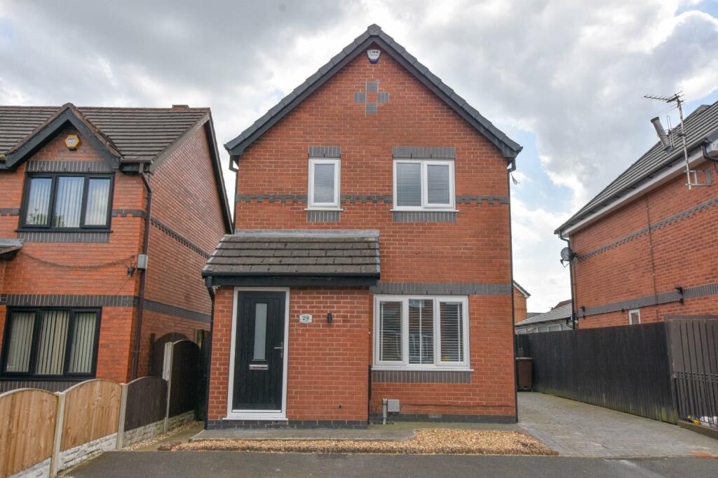 3 bedroom detached house for sale in Buckland Drive, Kitt Green, Wigan