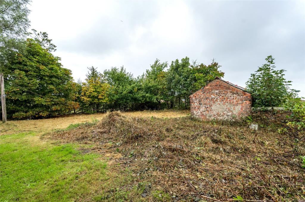 4 bedroom detached house for sale in Wall Lane, Little Eccleston