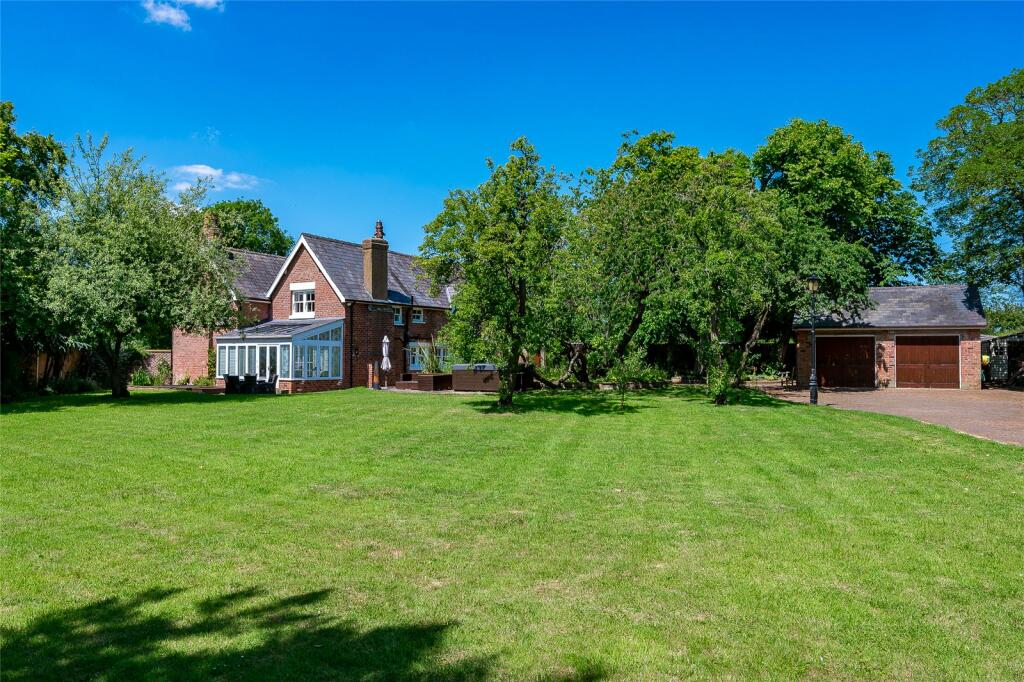 4 bedroom detached house for sale in Cutts Lane, Hambleton, Poultonle