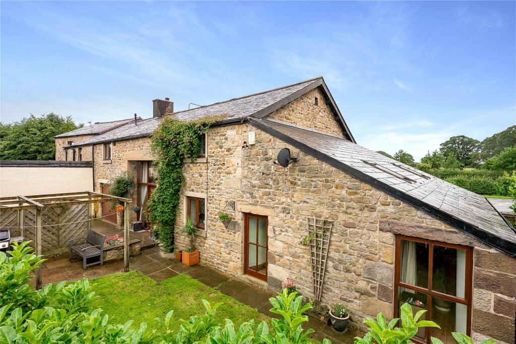 4 bedroom barn conversion for sale in Garstang Road, ClaughtononBrock