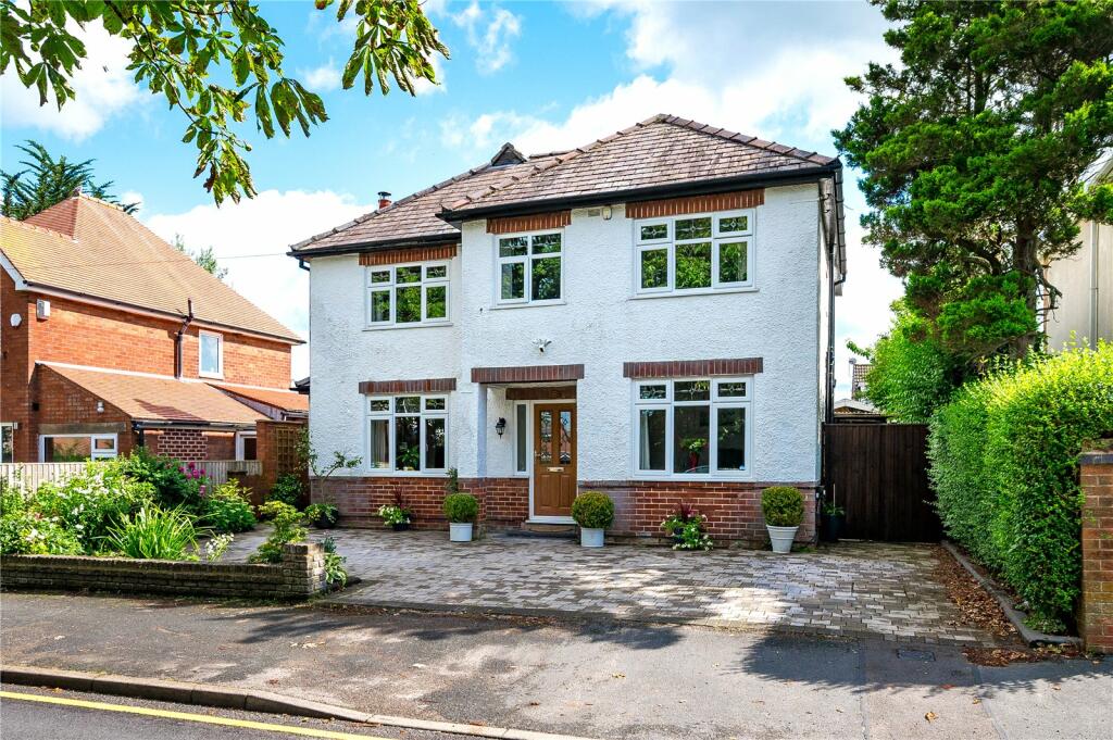 4 bedroom detached house for sale in Brooklands Avenue, Fulwood