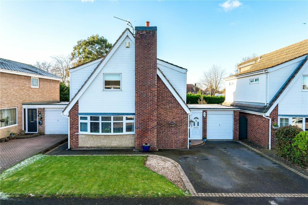 3 bedroom detached house for sale in Holmeswood Crescent, Barton