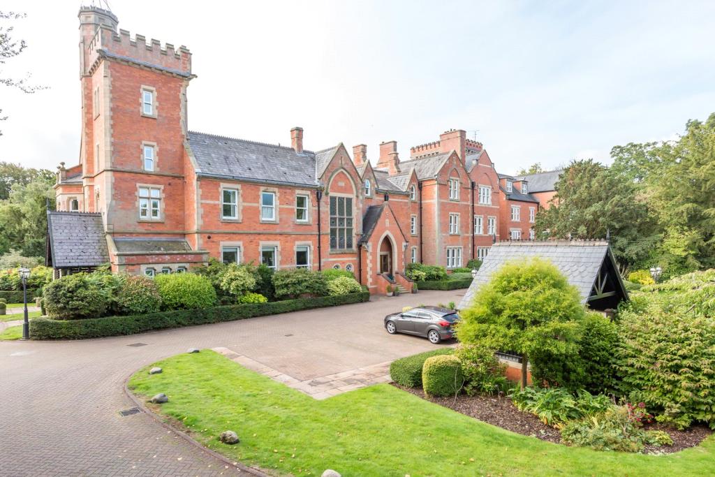 2 bedroom flat for sale in Singleton Hall, Lodge Lane, PoultonleFylde