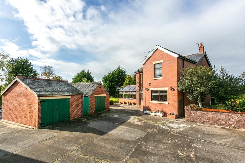 3 bedroom detached house for sale in Carr Lane, Hambleton, Poultonle
