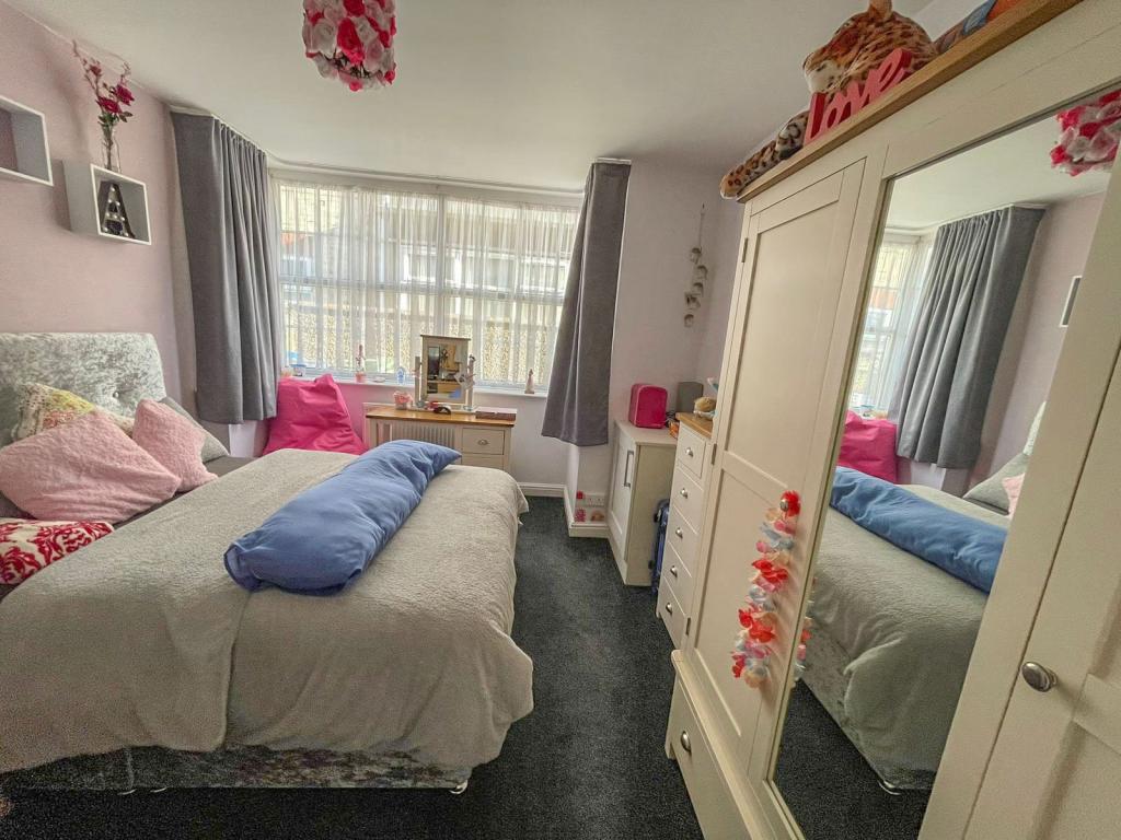 2 bedroom flat for sale in Welholme Road, Grimsby, North East Lincs, DN32
