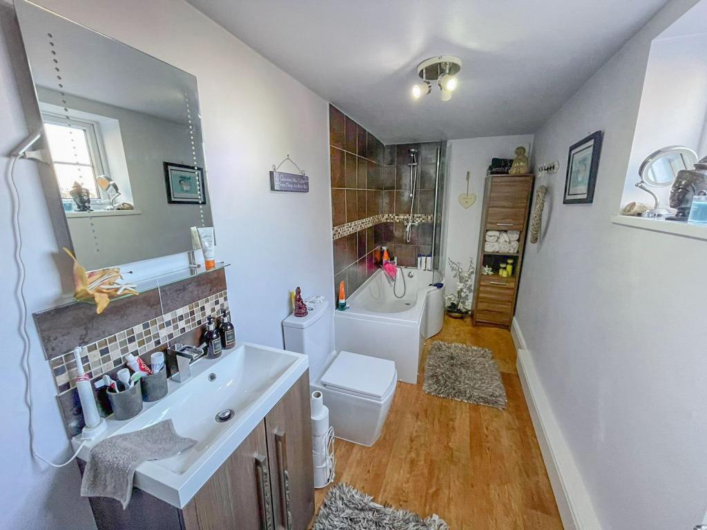 2 bedroom flat for sale in Welholme Road, Grimsby, North East Lincs, DN32