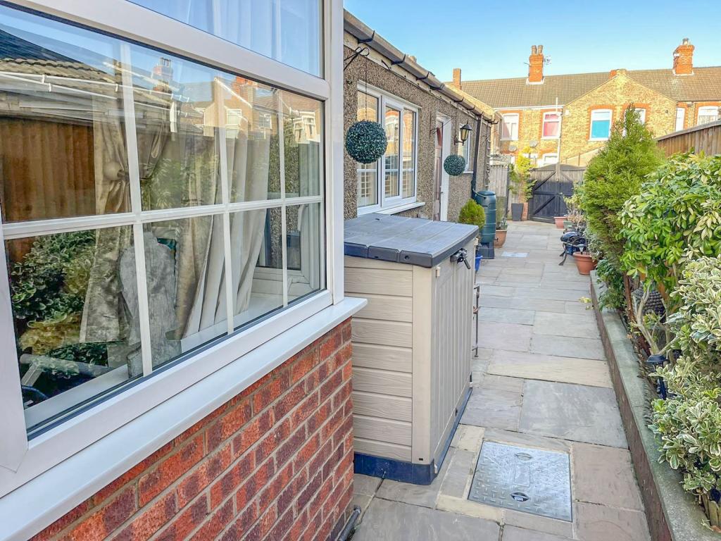 2 bedroom flat for sale in Welholme Road, Grimsby, North East Lincs, DN32