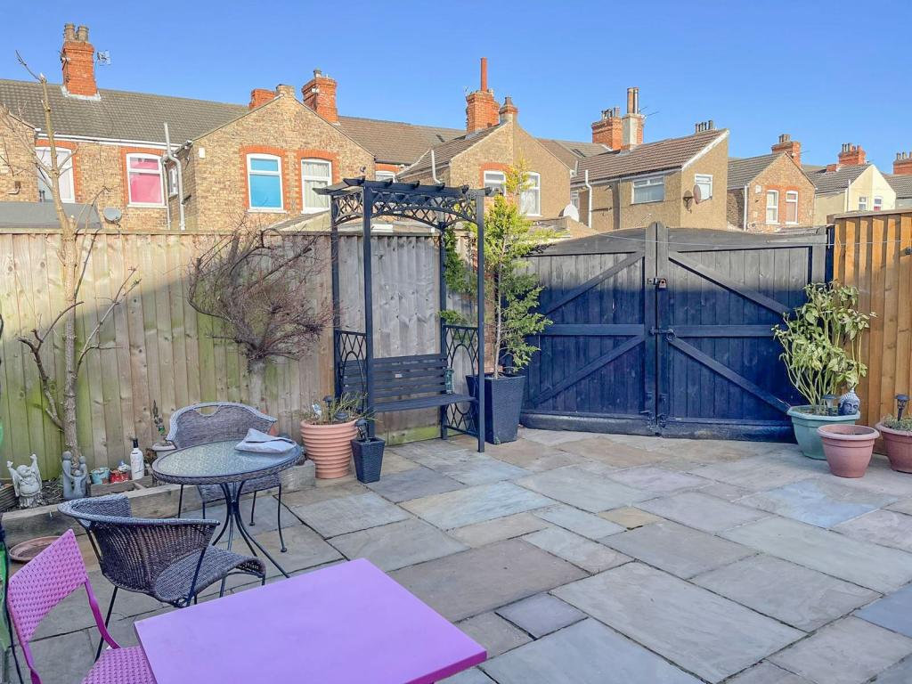 2 bedroom flat for sale in Welholme Road, Grimsby, North East Lincs, DN32