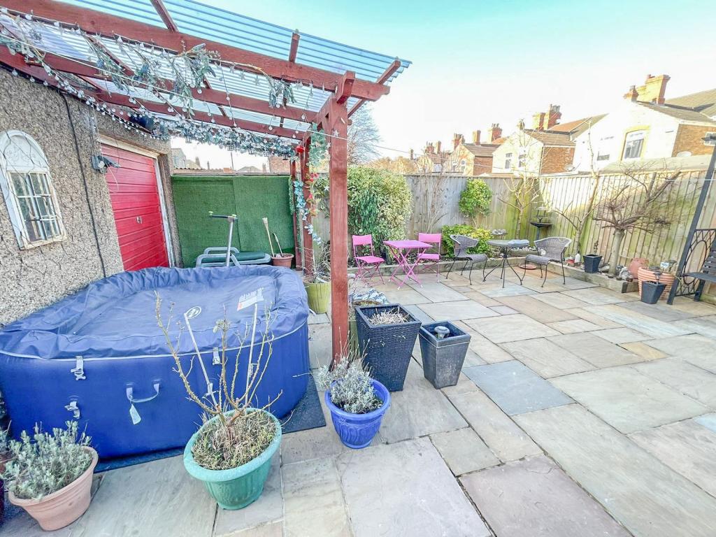 2 bedroom flat for sale in Welholme Road, Grimsby, North East Lincs, DN32