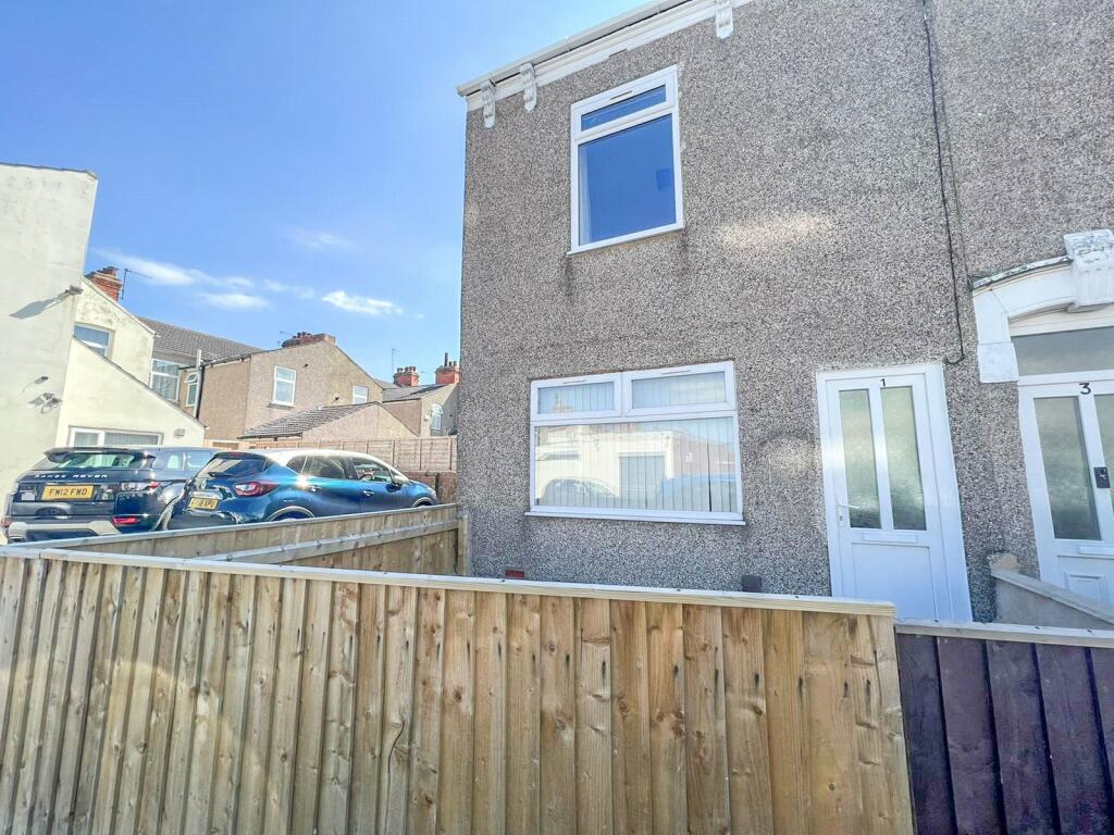 3 bedroom end of terrace house for sale in South Parade, Grimsby, North East Lincs, DN31