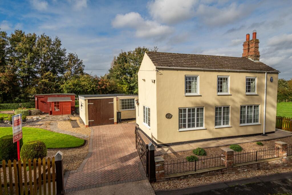 3 bedroom detached house for sale in Old Main Road, Irby Upon Humber