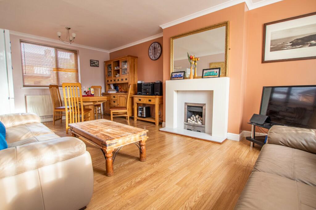 3 bedroom semidetached house for sale in Belton Grove, Grimsby, NE Lincolnshire, DN33