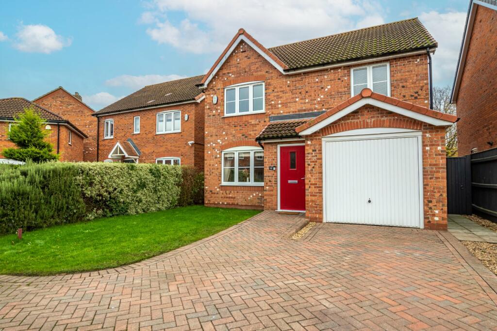 4 bedroom detached house for sale in Horseshoe Close, Scartho, Grimsby, N E Lincolnshire, DN33