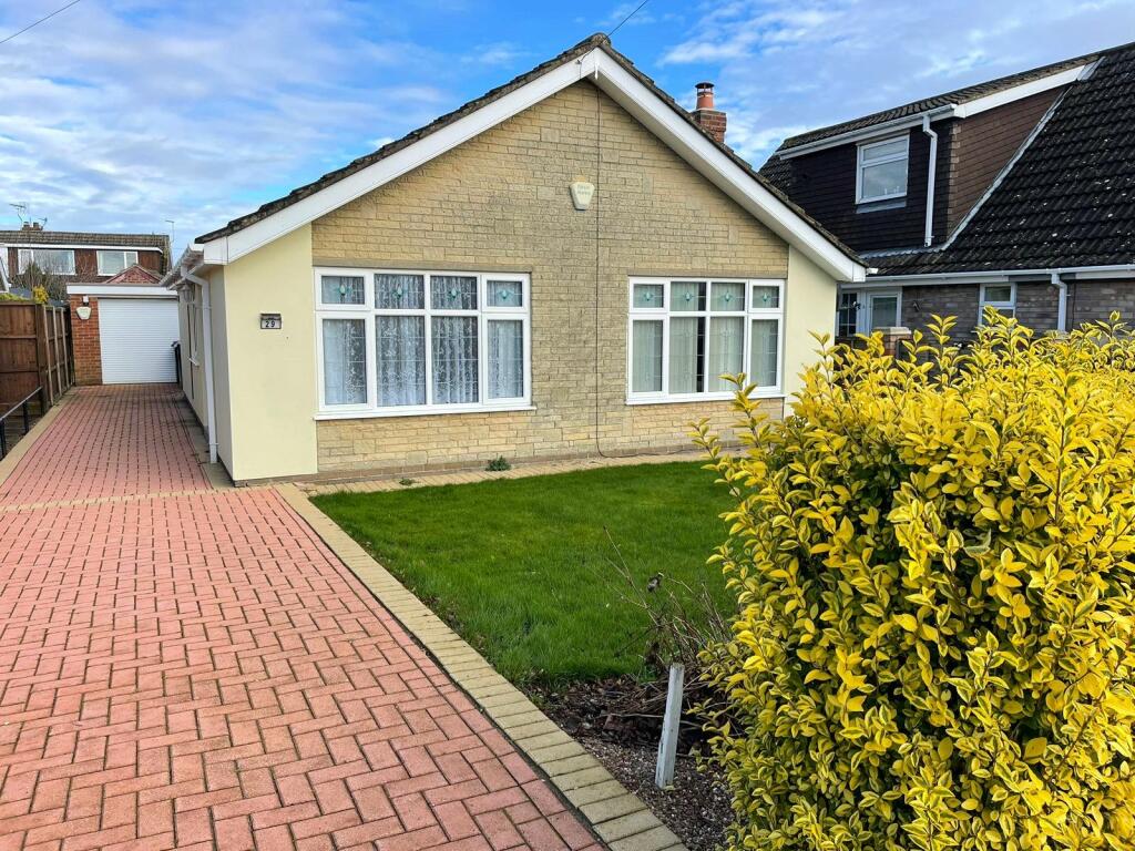 3 bedroom bungalow for sale in Langton Road, Holton le Clay, Grimsby, N